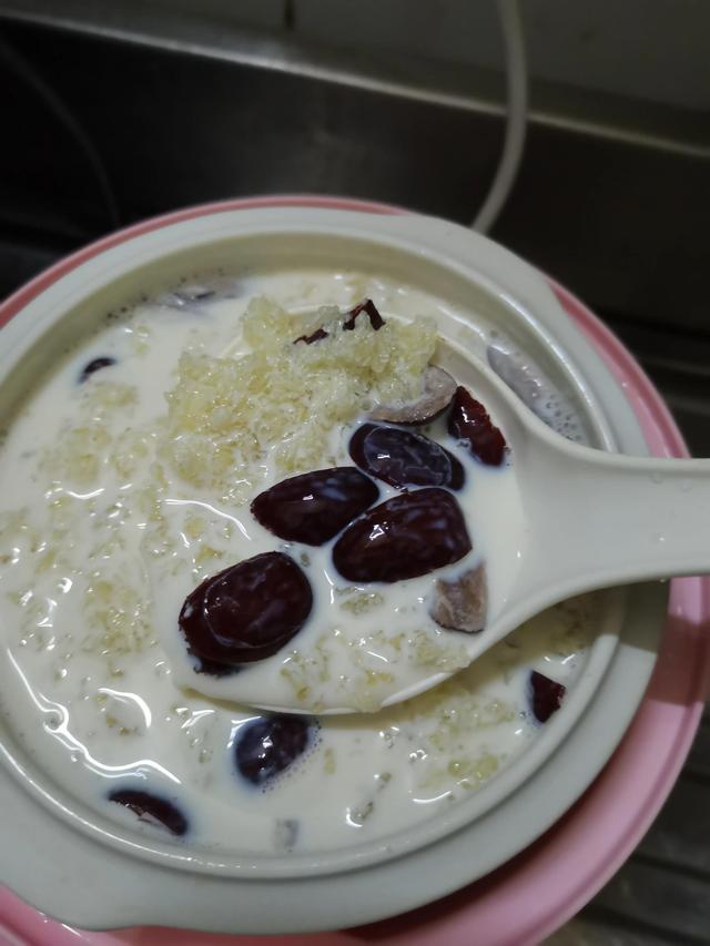 做燕窝丝窍门，燕窝丝做法教程视频（牛奶炖燕窝丝）