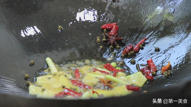 泥鳅怎么做好吃，豆腐烧泥鳅怎么做好吃（补虚养胃一点土腥味都没有）