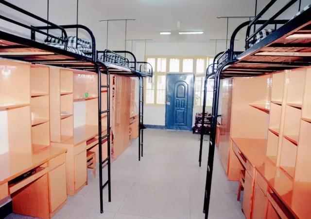 黑龙江中医药大学宿舍，2021级黑龙江中医药大学新生开学时间和入学指南及入学军训考试（宿舍环境排行TOP8）