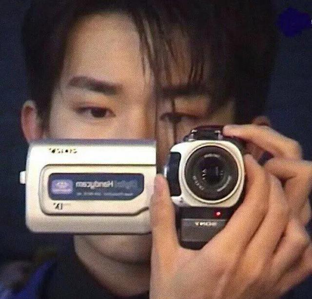 易烊千玺的星座，易烊千玺星座头像微信（收集近期绝绝子的易烊千玺头像）