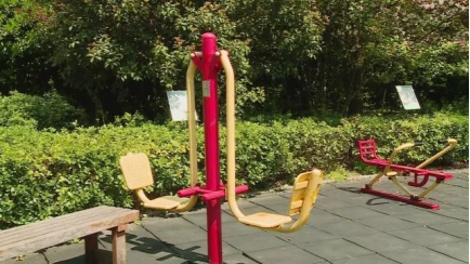 用仰卧起坐板做仰卧起坐的正确做法，在仰卧起坐板上如何正确做仰卧起坐（正确使用方式大部分人其实并不知道）