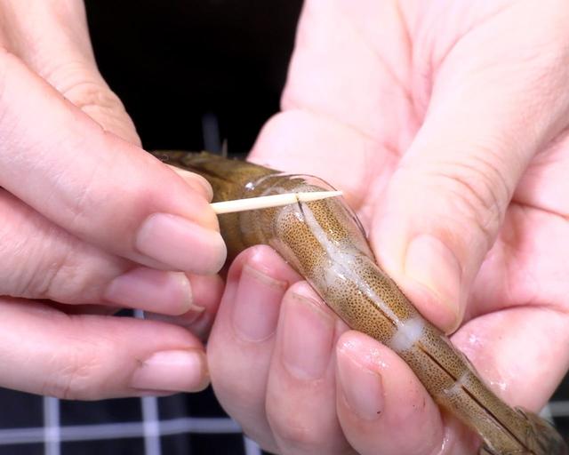 黄焖大虾怎么做，怎么做大虾好吃又简单（分享黄焖大虾的做法）