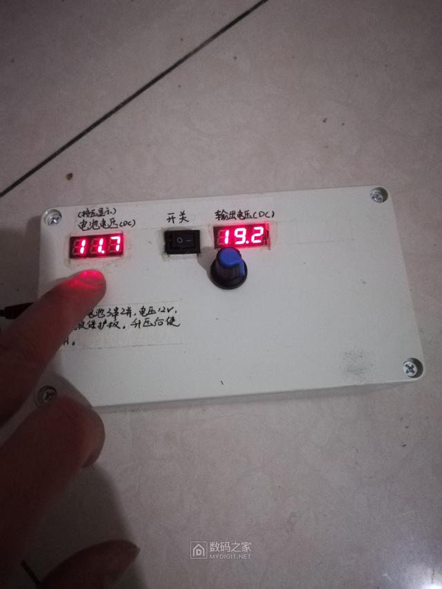 怎么自制充电宝的电池，DIY移动电源18650电池升压到19.2V供笔记本使用