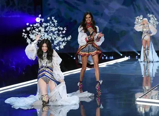 何猷君是个怎样的人，何猷君的性格（夸自己不靠花钱上名校）