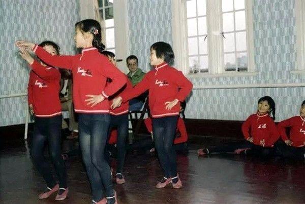 1981年属鸡人永远最旺的数字，1981年属鸡的幸运数字和颜色（时光记忆：1981年的中国）