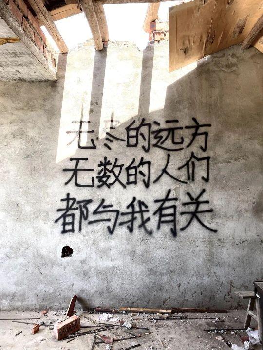 qq名片照片墙8组图，qq照片墙8张照片怎么设置（QQ名片背景图片文字）