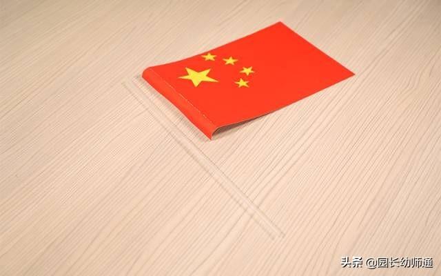 怎样制作小红旗步骤，自己制作小红旗（幼儿园国旗手工制作教程分享）