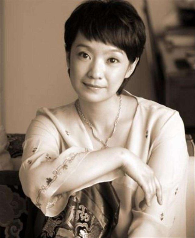 张嘉译个人资料，张嘉译个人资料及图片（“影帝”张嘉译戒“麻瘾”）