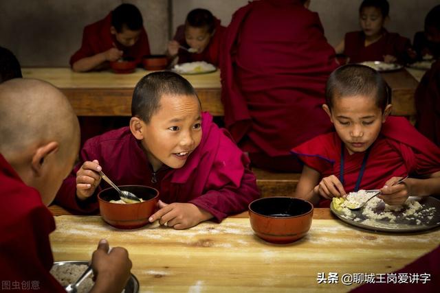守株待兔打一字，守株待兔打一字是什么字（这五个汉字把人看得透透的）