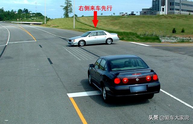 开车交通规则，交通规则红绿灯（不懂这几条基本的通行规则）