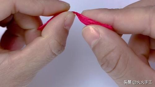 红梅花的寓意是什么，红梅花代表什么象征意义（而我用枯树枝和纸做了一枝梅花）