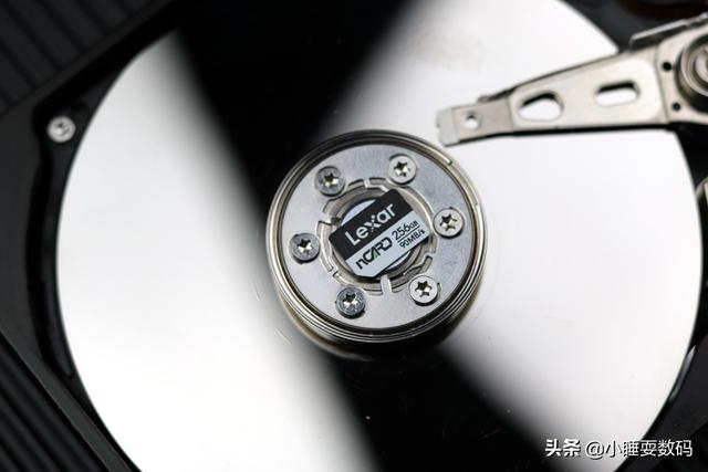 华为手机内存卡，如何安装华为手机的内存卡（华为联手雷克沙推出nCARD存储卡）