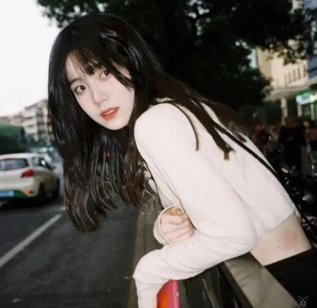 真人女头，微信头像，真人女头（我望着月亮）