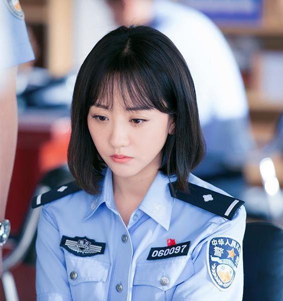 范冰冰饰演的谁最美这个女警简直可以用"彪悍"来形容,追捕嫌疑犯时身
