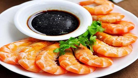 活虾怎么处理干净，活虾怎么处理（活蹦乱跳的大虾怎么处理）