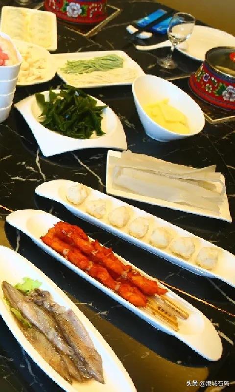 柒彩都市()，柒彩里美食城（徜徉在石岛初秋的那山那片海）