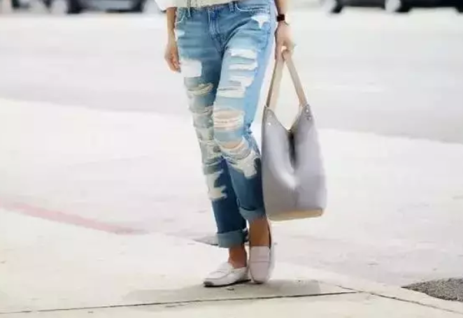 豆豆鞋穿什么裤子搭配好看，豆豆鞋配什么裤子好看（充满了简洁的都市感）