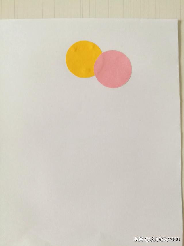 幼儿园最简单手工贺卡，幼儿园手工制作新年贺卡（用卡纸做一枝彩色的花）