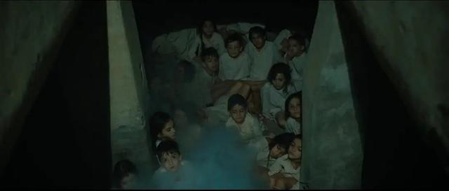 枪毙的一瞬间有感觉吗，枪决有感觉吗（这是德军屠杀犹太人的真实场景）