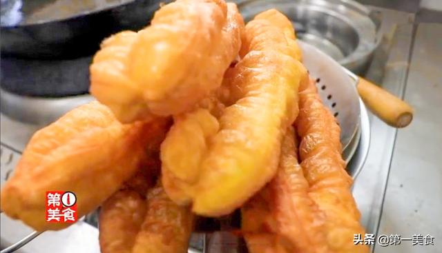 炸油条的做法和配方（早餐师傅商业级炸油条配方和秘诀在这）