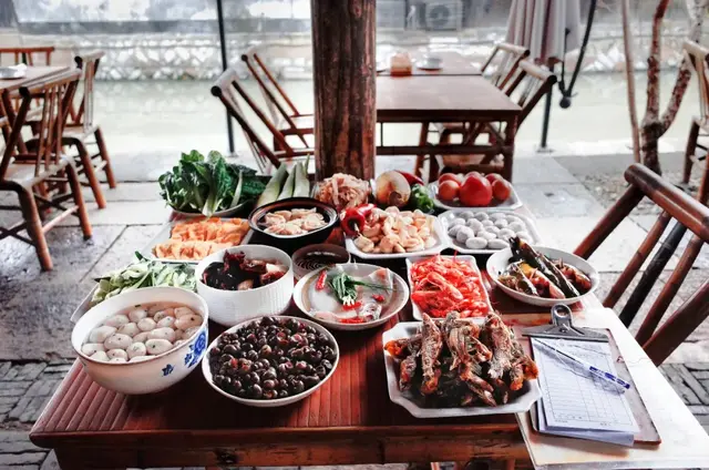 湖州市的湖叫什么，湖州市的湖叫什么 新闻（中间还有一个最美的湖州）