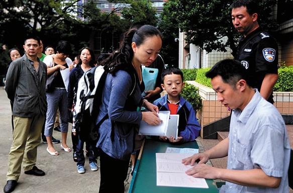 几岁读六年级，6岁读几年级（有关小学生上学年龄这个问题）