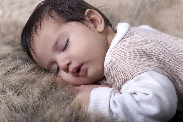 梦到小婴儿有什么预兆，梦见婴儿是什么预兆（宝宝不同月龄发育功能不同）