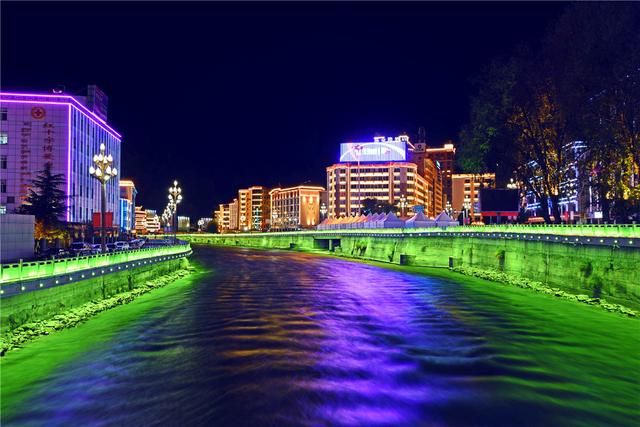 九寨沟海拔最高多少米，九寨沟海拔高度是多少米（中国最美的县城之一）