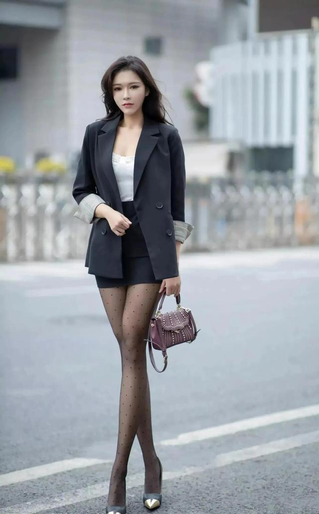 头像女黑白高冷，黑白高冷女生头像微信（黑色高冷美女）