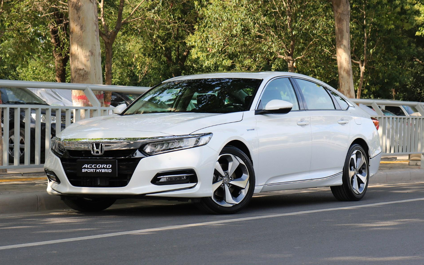 十代雅阁落地18万(车内空间充足,售价17.98万起,配置丰富,你考虑吗?