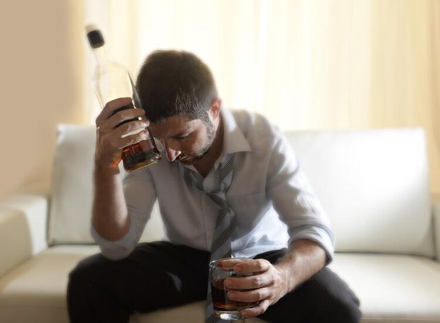 酒量是天生的还是练出来的，怎么判断自己的酒量（一喝酒就脸白或脸红的人）