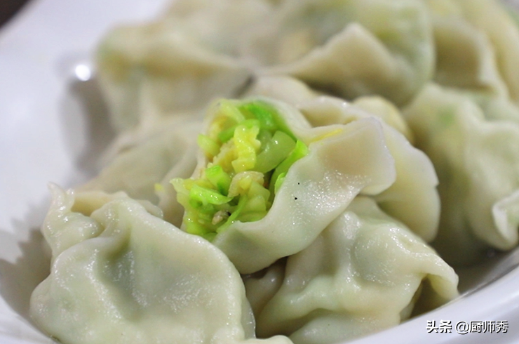 西葫芦鸡蛋饺子，西葫芦鸡蛋饺子的做法大全（2个西葫芦3个鸡蛋）