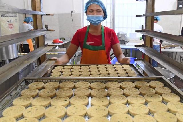 炒米饼的步骤，炒米饼技巧（云浮炒米饼，酥脆飘香~）