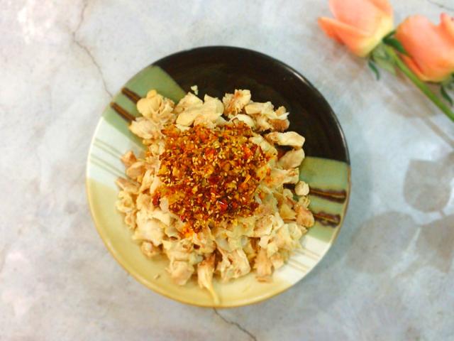 麻辣鸡腿的做法，麻辣鸡爪的制作方法和配料（鸡腿做成“麻辣鸡丝”）
