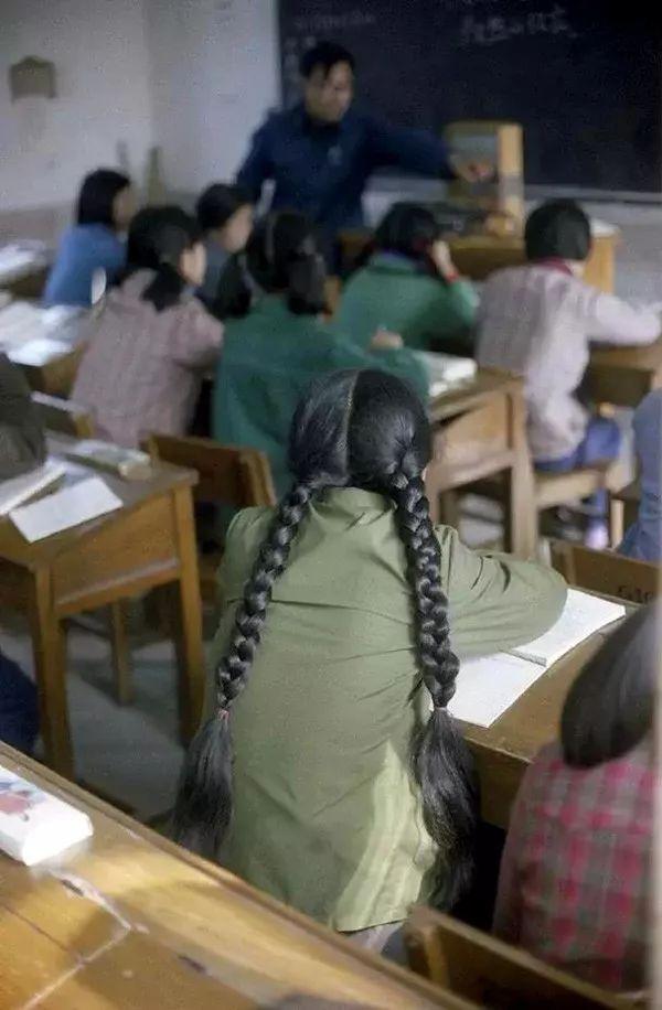 1981年属鸡人永远最旺的数字，1981年属鸡的幸运数字和颜色（时光记忆：1981年的中国）