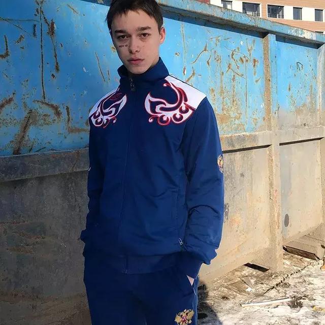 纹身男头像微信，纹身男头像（Trautvein脸上有Wake）