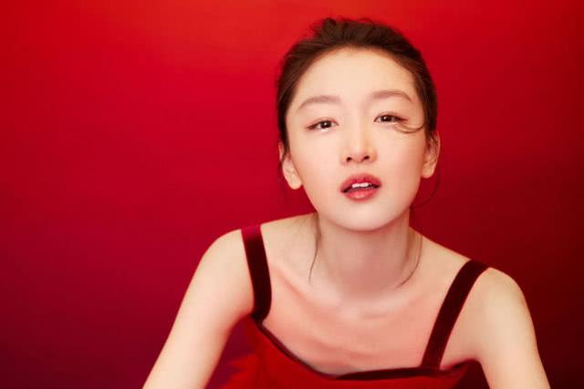 周冬雨是影后吗，周冬雨是影后吗知乎（周冬雨捧回金马金像双科影后）