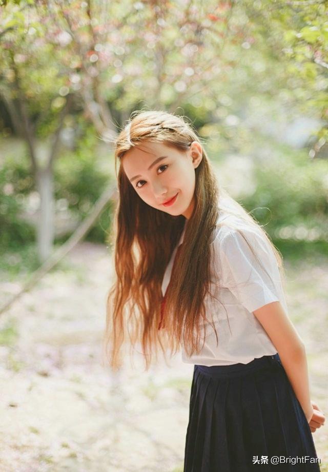 校服女生头像微信，校服女生头像（90后校花美丽校服气质养眼甜美午后写真图片）