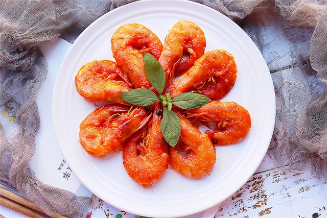 虾线如何快速去除，虾尾的虾线如何快速去除（老渔民说这样去虾线才正确）