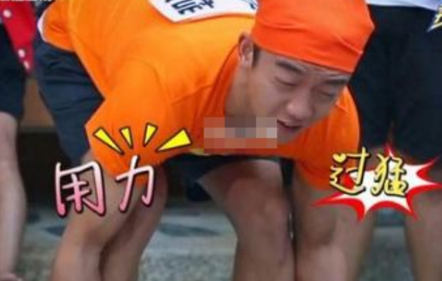 大张伟被戚薇抓中要害，戚薇抓大张伟（包文婧自嘲1加4不会做）