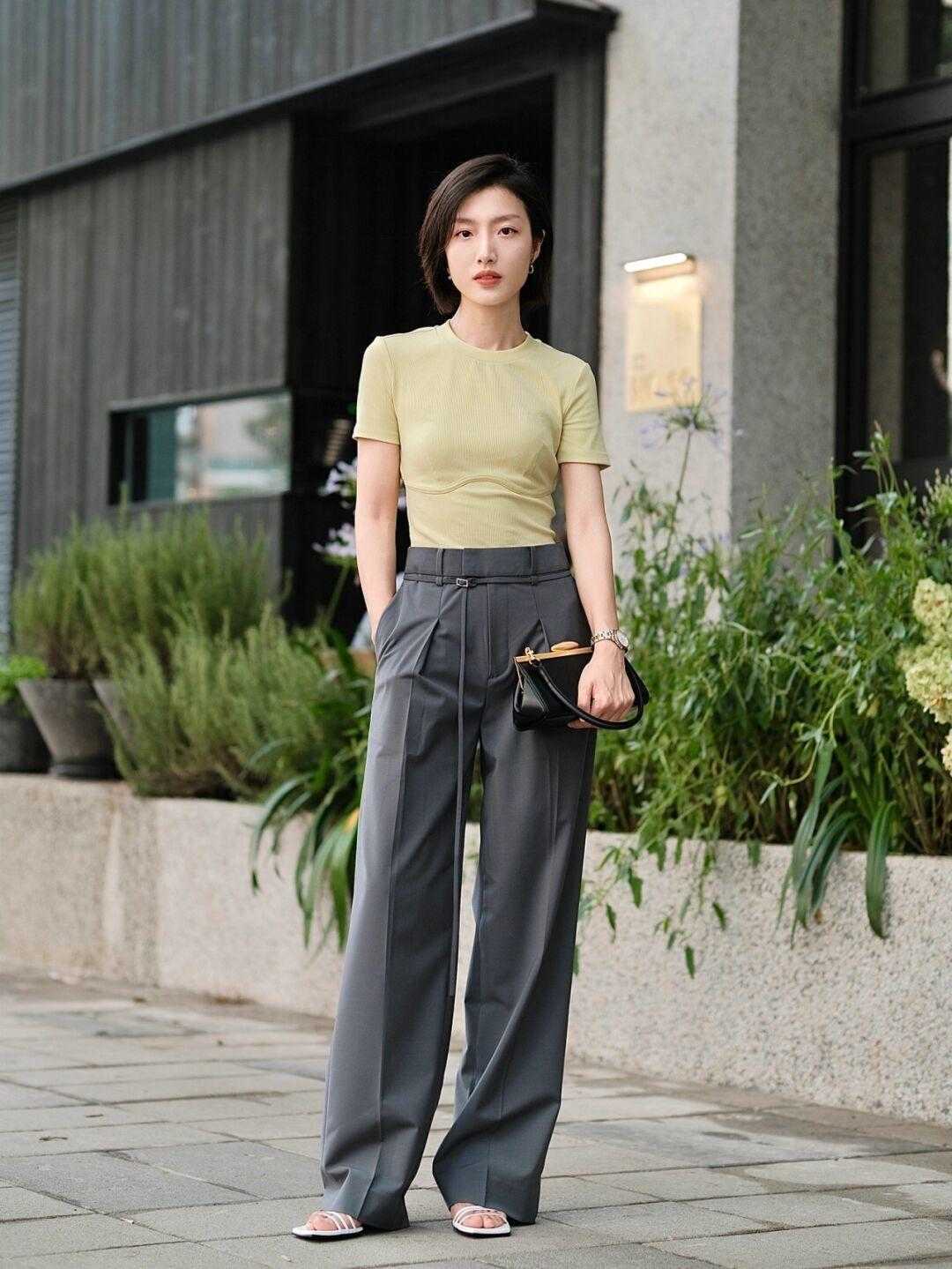 女孩子穿大脚裤配什么上衣夏天穿好看,大脚裤搭配上衣图片