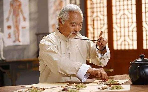 中药学专业大学排名，2021年开设中药学专业的大学排名及名单（实力最强的竟然是这所双非大学）