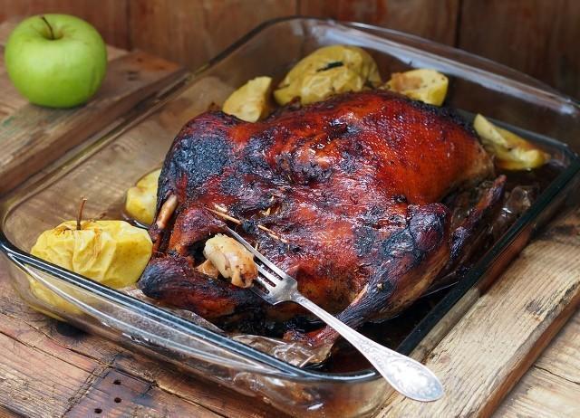 锡箔纸能放进微波炉加热吗（什么不能放进微波炉）