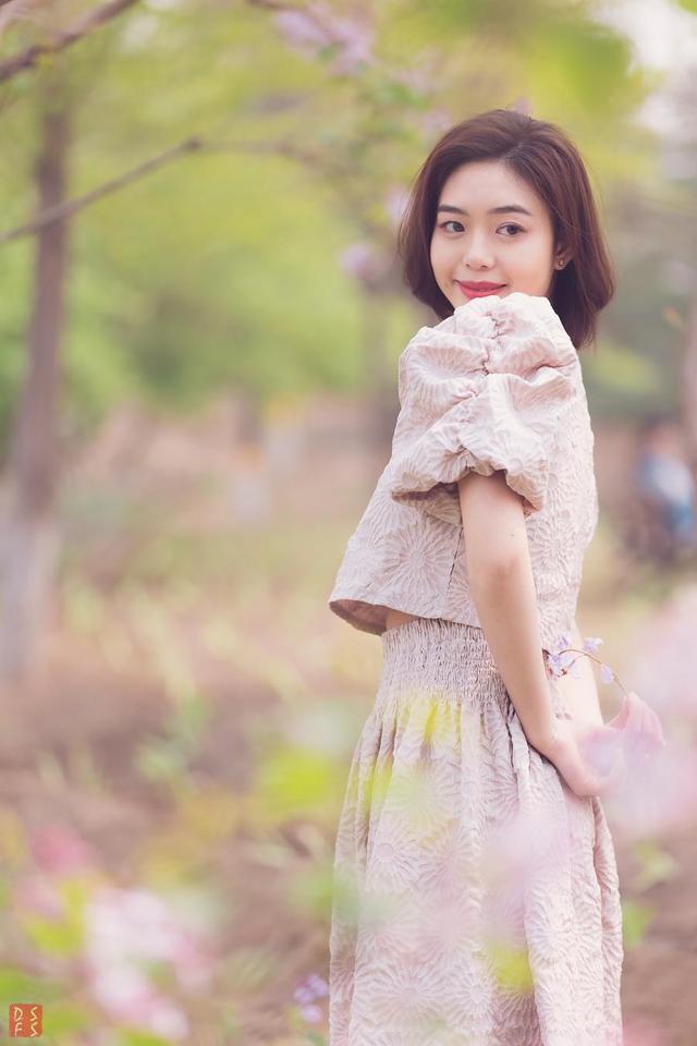 记住12个拍照姿势动作，拍照动作叫什么POS（经典好看的8个拍照姿势）