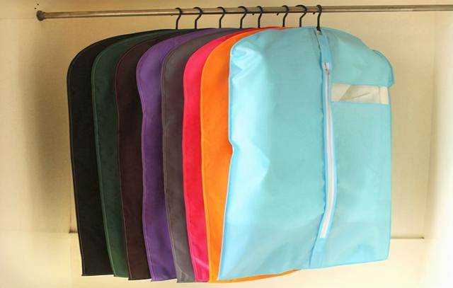 衣服上的霉点怎么去除，白色衣服上的霉点怎么去除（潮湿的春季再也不怕衣服发霉了）