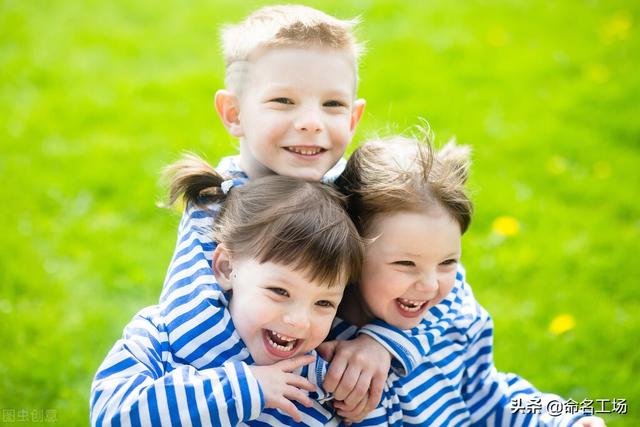 属土的名字男孩，五行缺金火土的男孩名字（宏宸万里的名字）