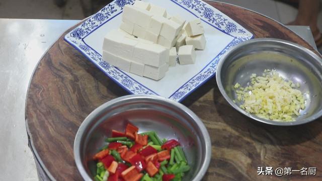 剁椒家常豆腐的做法，大厨分享“剁椒豆腐”的家常做法