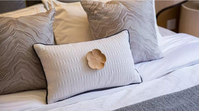 睡觉枕头多高合适，哪种枕头对人体最好（老人言：睡枕三寸长寿）