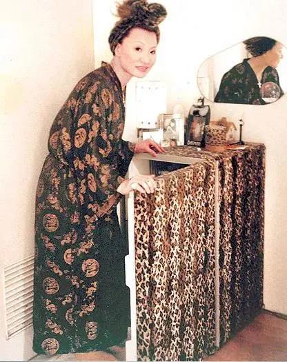 比莉的儿子，周汤豪的爸爸是谁（她的故事远比想象的更加难以置信）