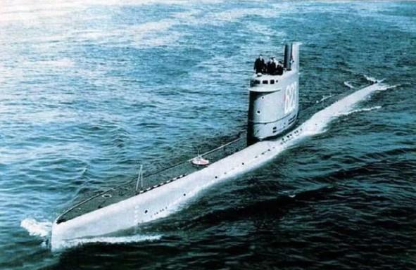 潜艇坐沉海底,救援船直接连人带艇拉了上来,苏联m-351潜艇事故